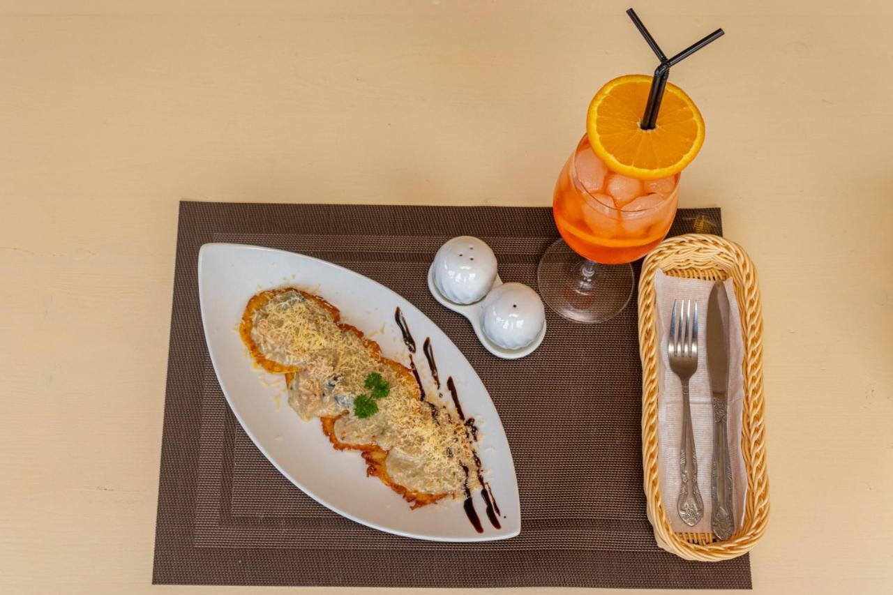 Hotel Nikoletta Sołotwyno Zewnętrze zdjęcie